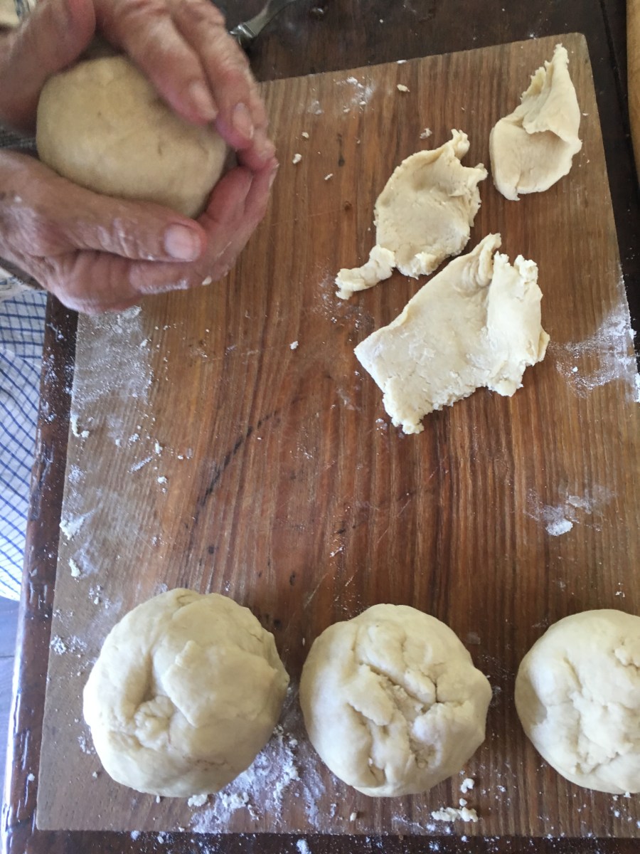 Form dough around apples